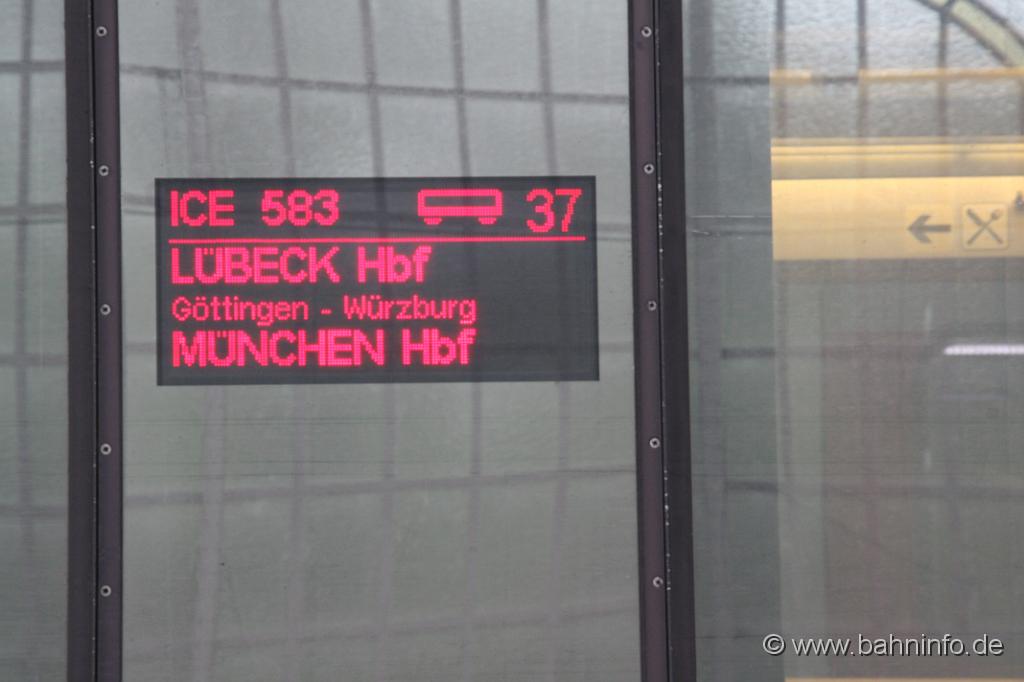 Bild-005.jpg - Das Zuglaufschild außen am Wagen wird beim ICE 2 digital dargestellt.