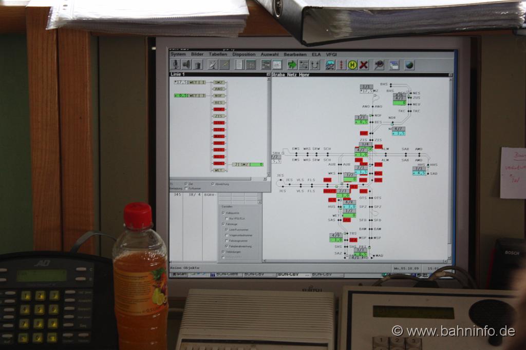 Bild-017.jpg - Detailansicht des Straßenbahnnetzes auf dem Monitor der Betriebsleitstelle.