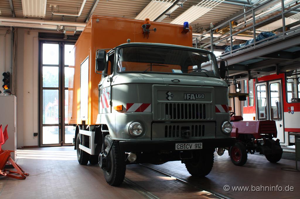 Bild-021.jpg - Fahrzeug IFA L60 in der Straßenbahn-Werkstatthalle